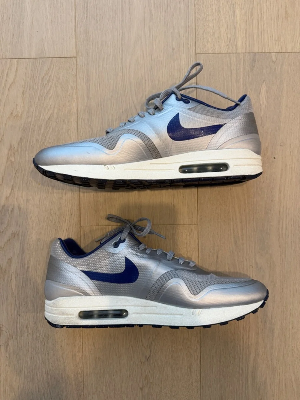 Nike Silver & Navy Air Max 1 Men's Sneakers - Picture 2 of 3